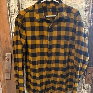 Men's Uniqlo Yellow and Black Checkered Shirt